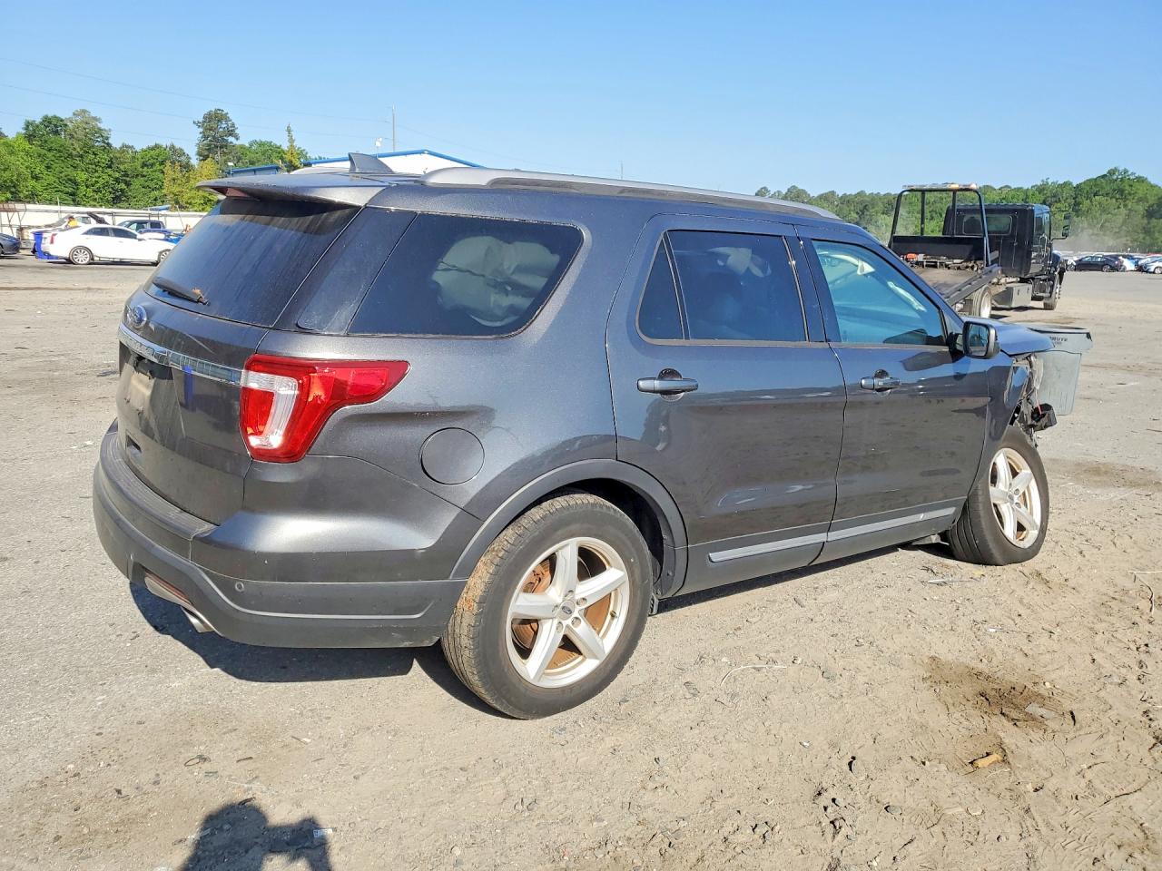 2018 FORD EXPLORER XLT photo 5