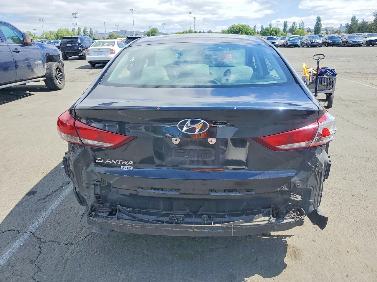 2018 HYUNDAI ELANTRA SE photo 11