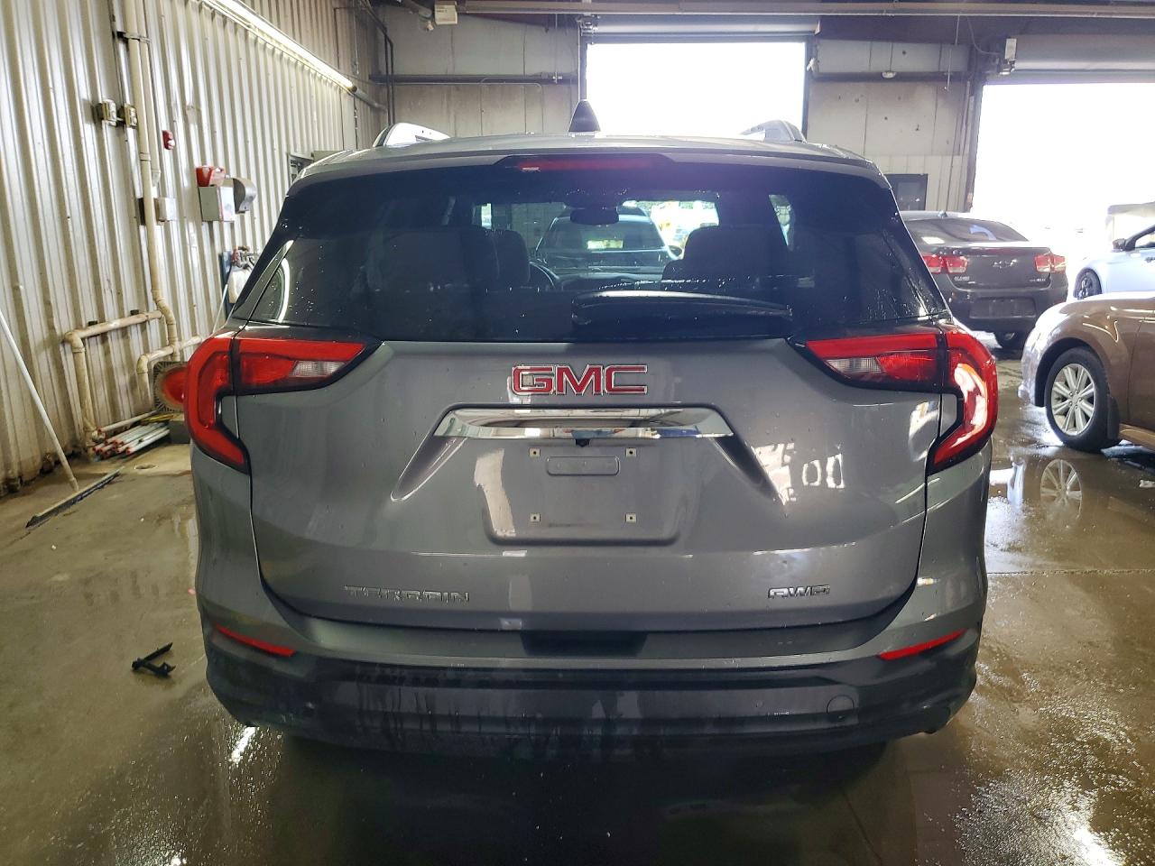 2018 GMC TERRAIN SLE photo 6