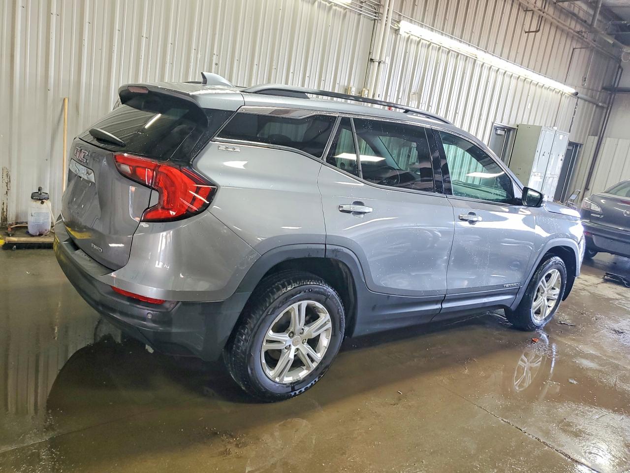 2018 GMC TERRAIN SLE photo 3