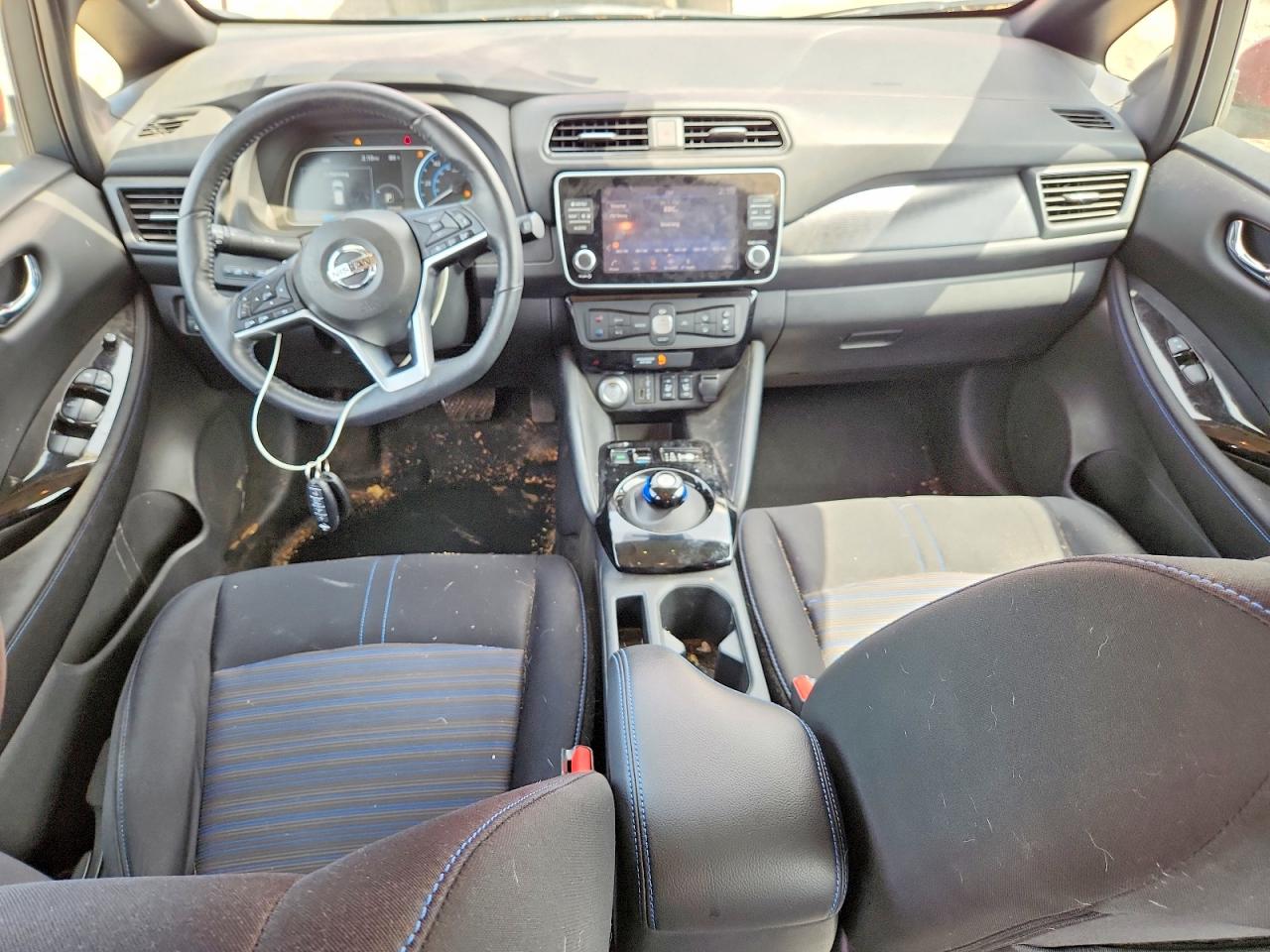 2022 NISSAN LEAF SV photo 22