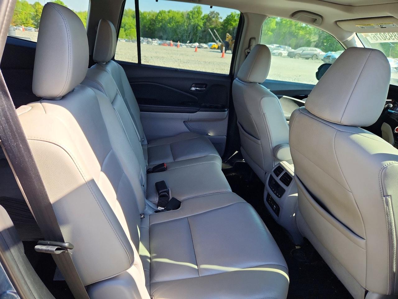 2016 HONDA PILOT TOURING photo 11