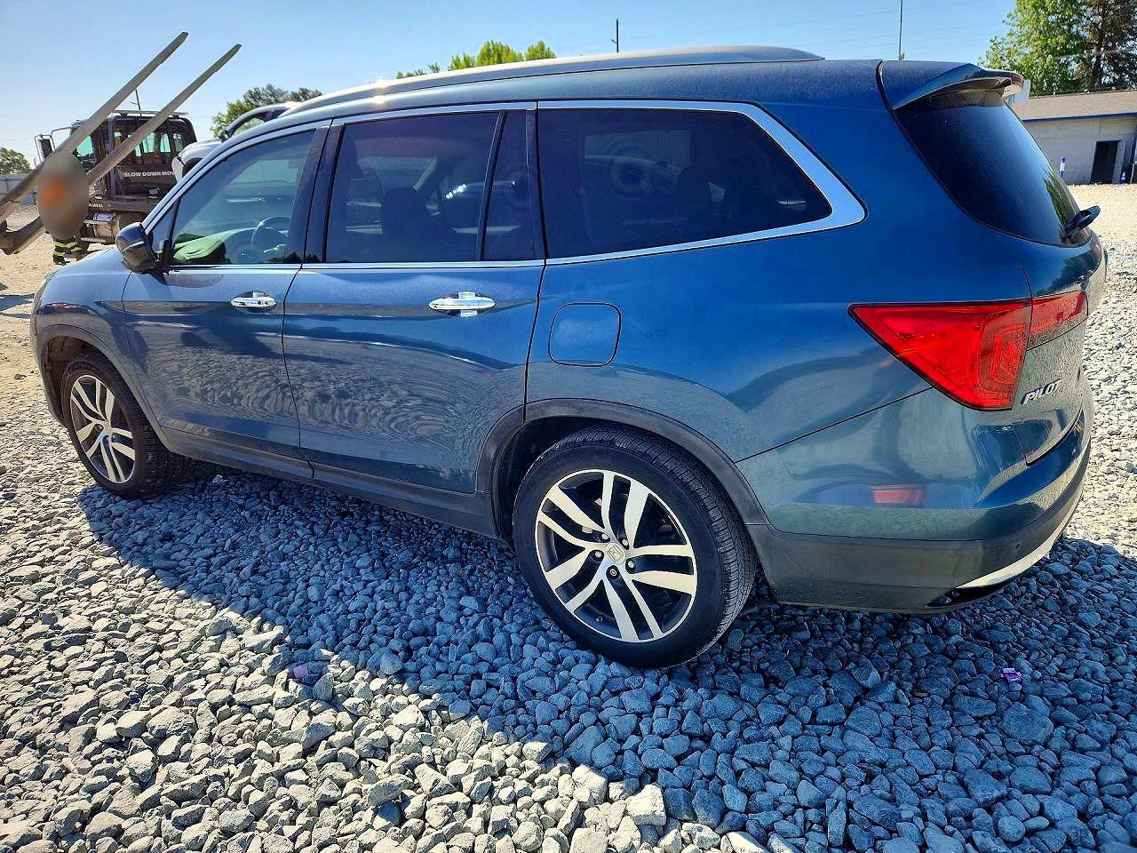 2016 HONDA PILOT TOURING photo 2