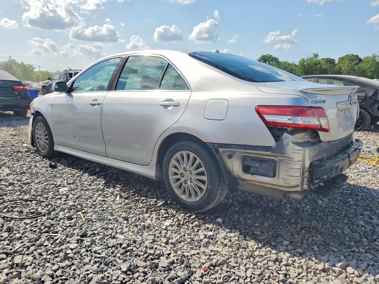 2011 TOYOTA CAMRY SE photo 3