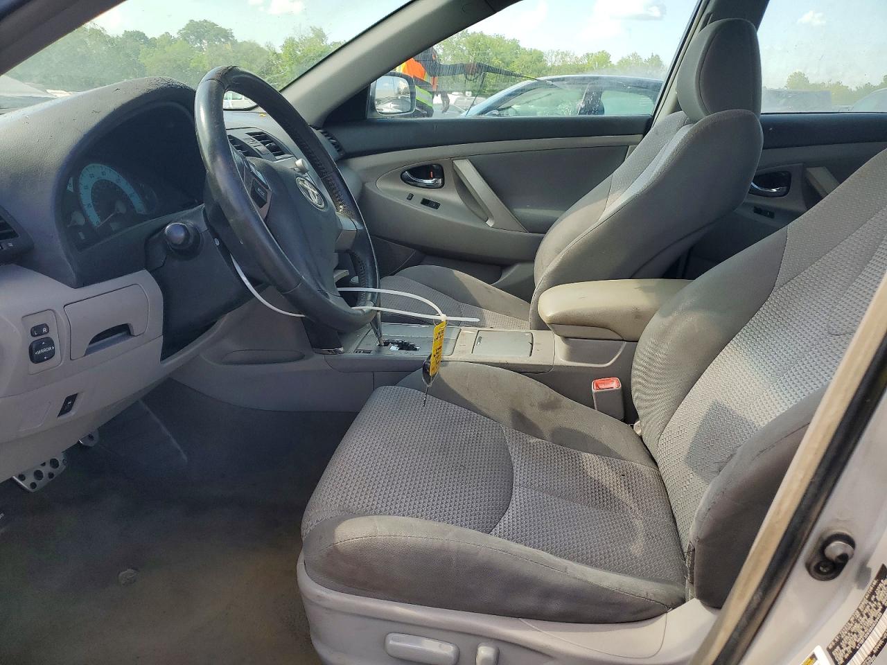 2011 TOYOTA CAMRY SE photo 13