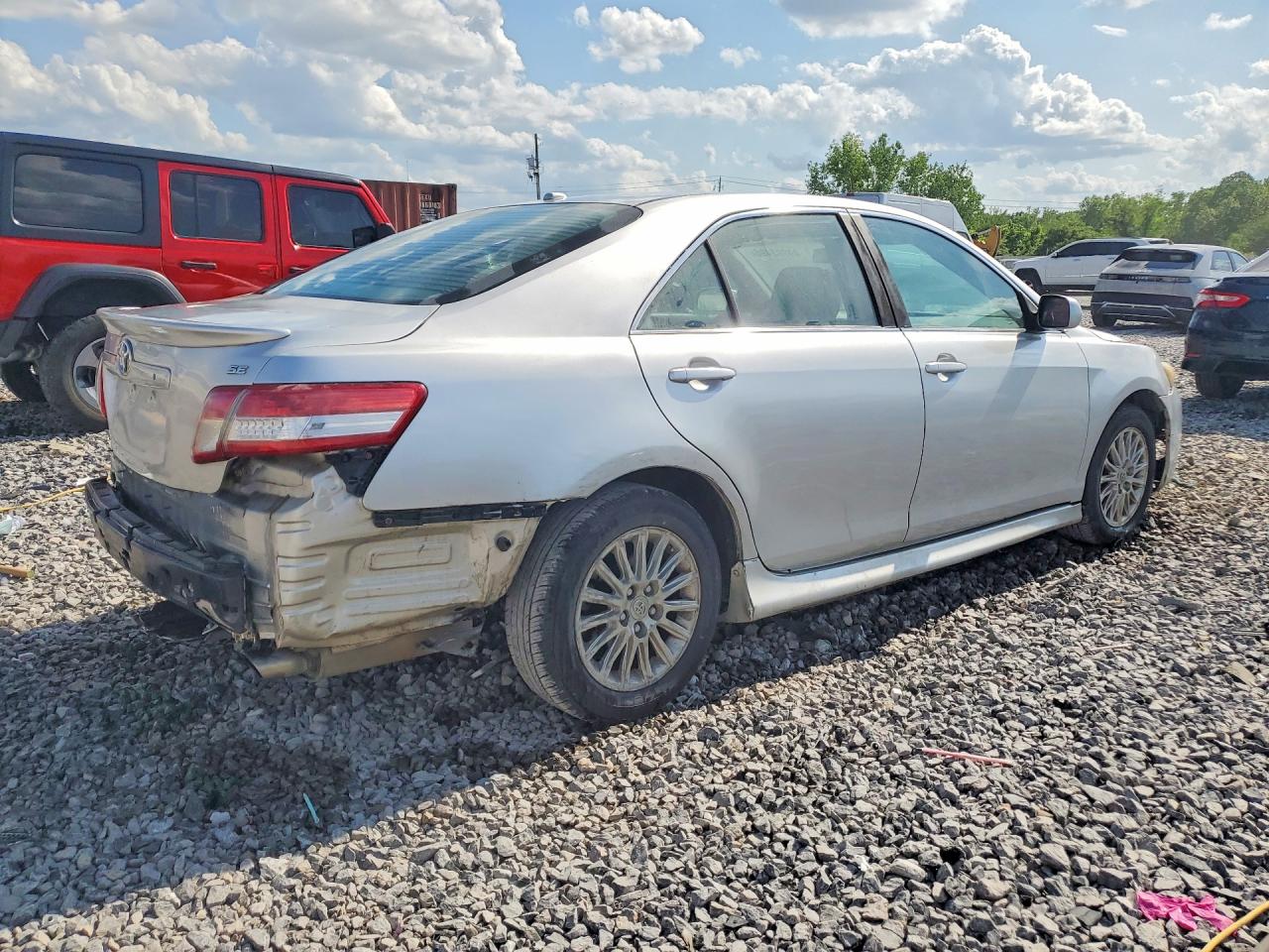 2011 TOYOTA CAMRY SE photo 5
