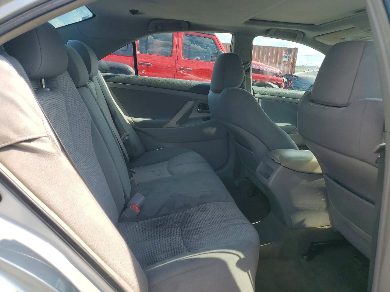 2011 TOYOTA CAMRY SE photo 19