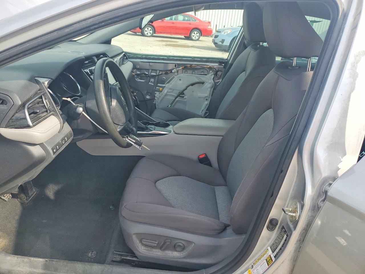 2019 TOYOTA CAMRY LE photo 19