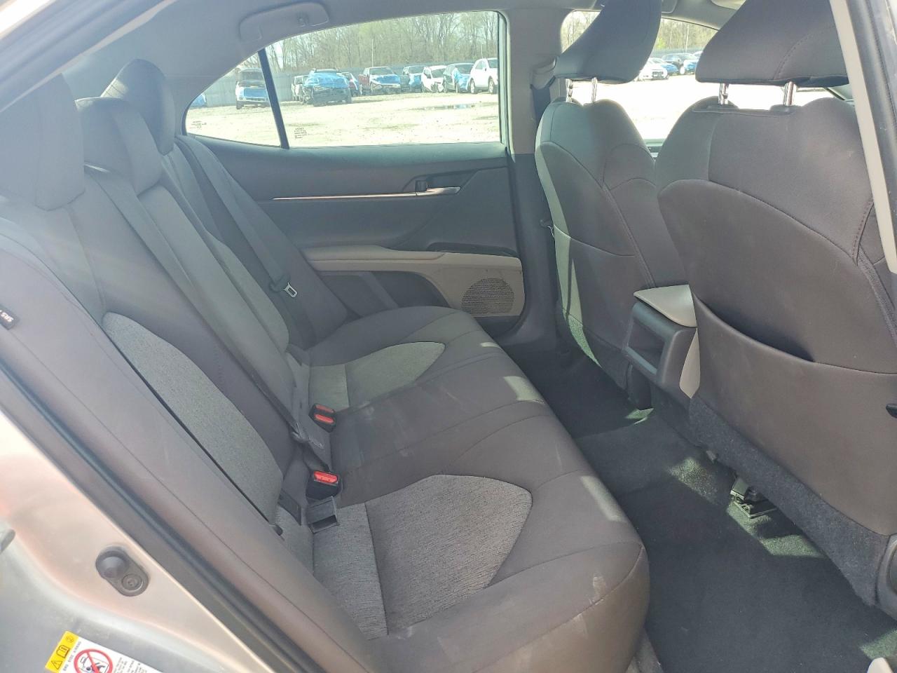 2019 TOYOTA CAMRY LE photo 28