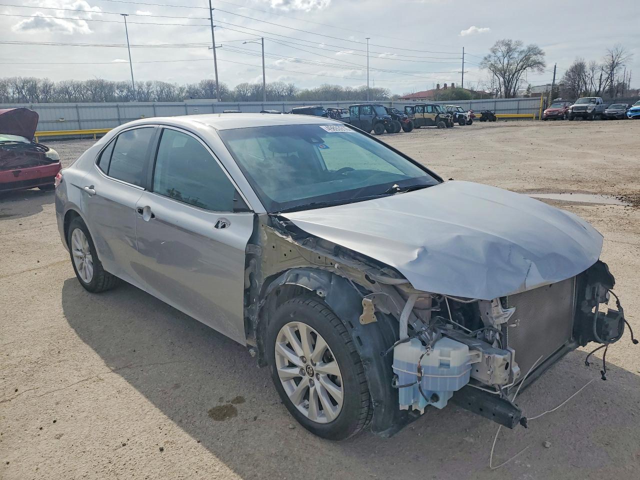2019 TOYOTA CAMRY LE photo 10