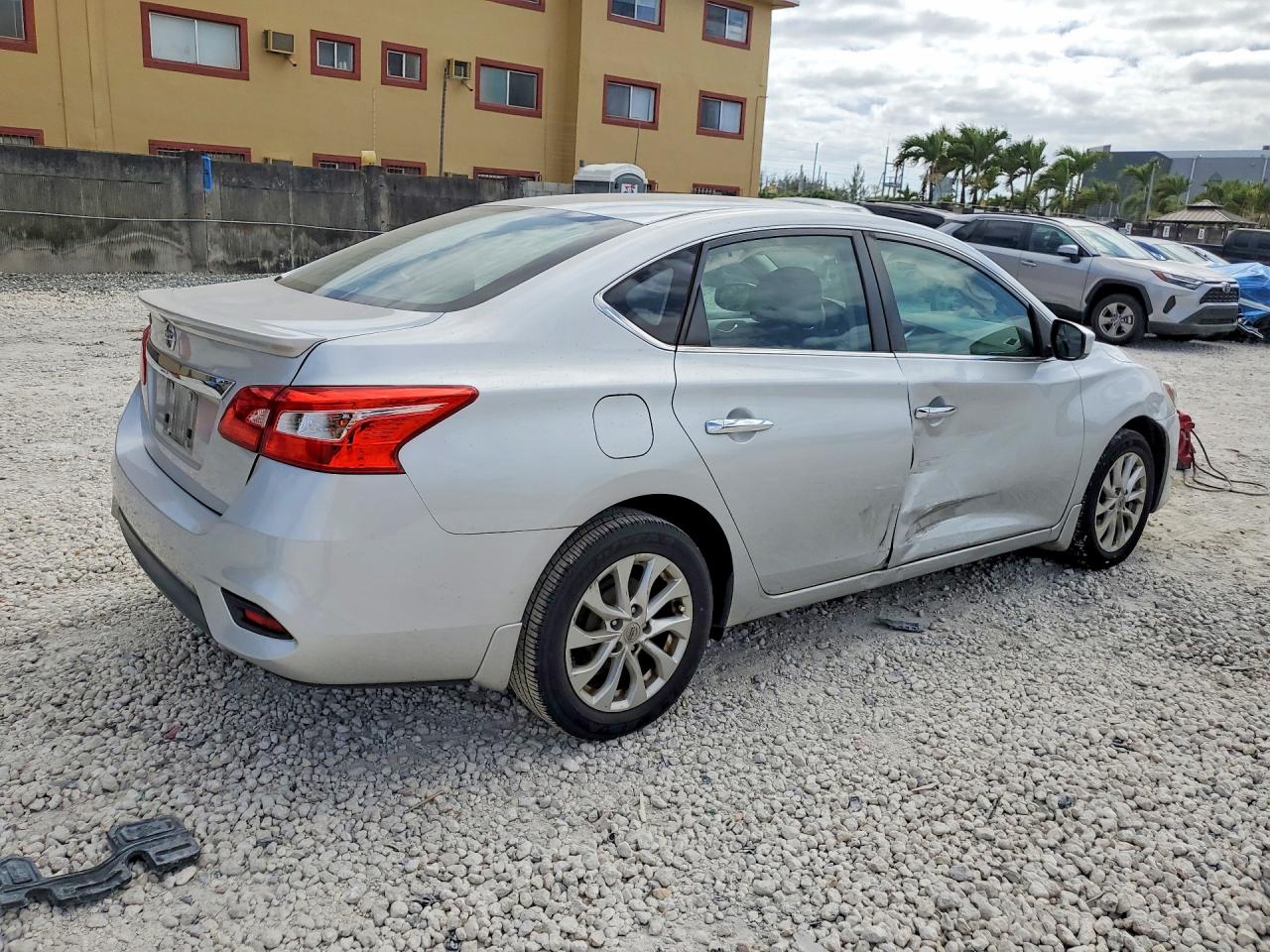2017 NISSAN SENTRA S photo 5