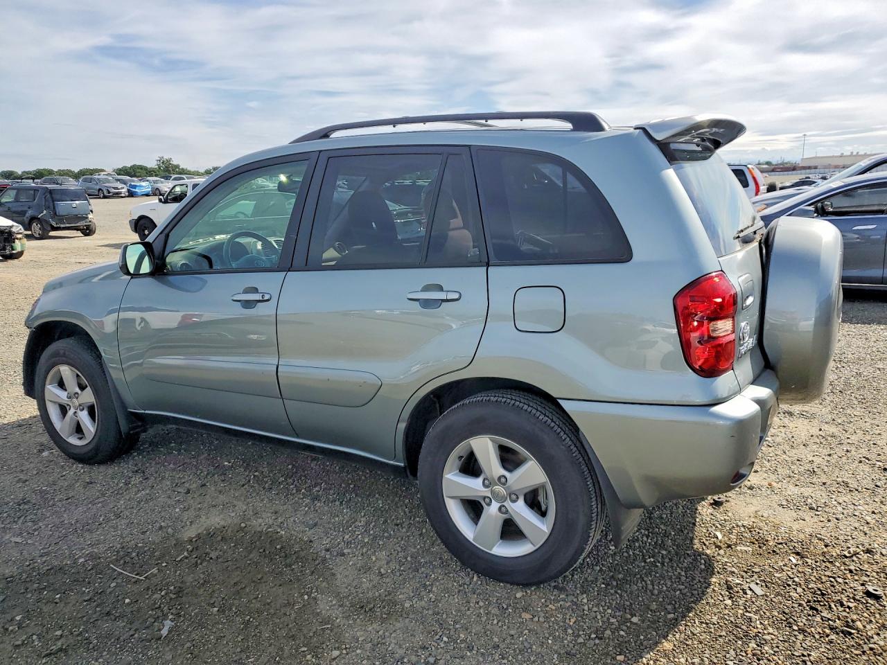 2005 TOYOTA RAV4 BASE photo 3