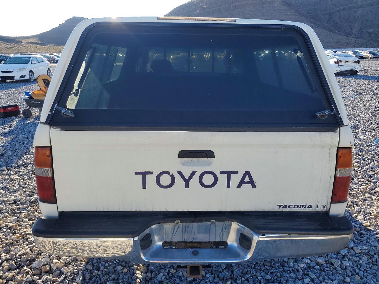 1996 TOYOTA TACOMA XTRACAB photo 11