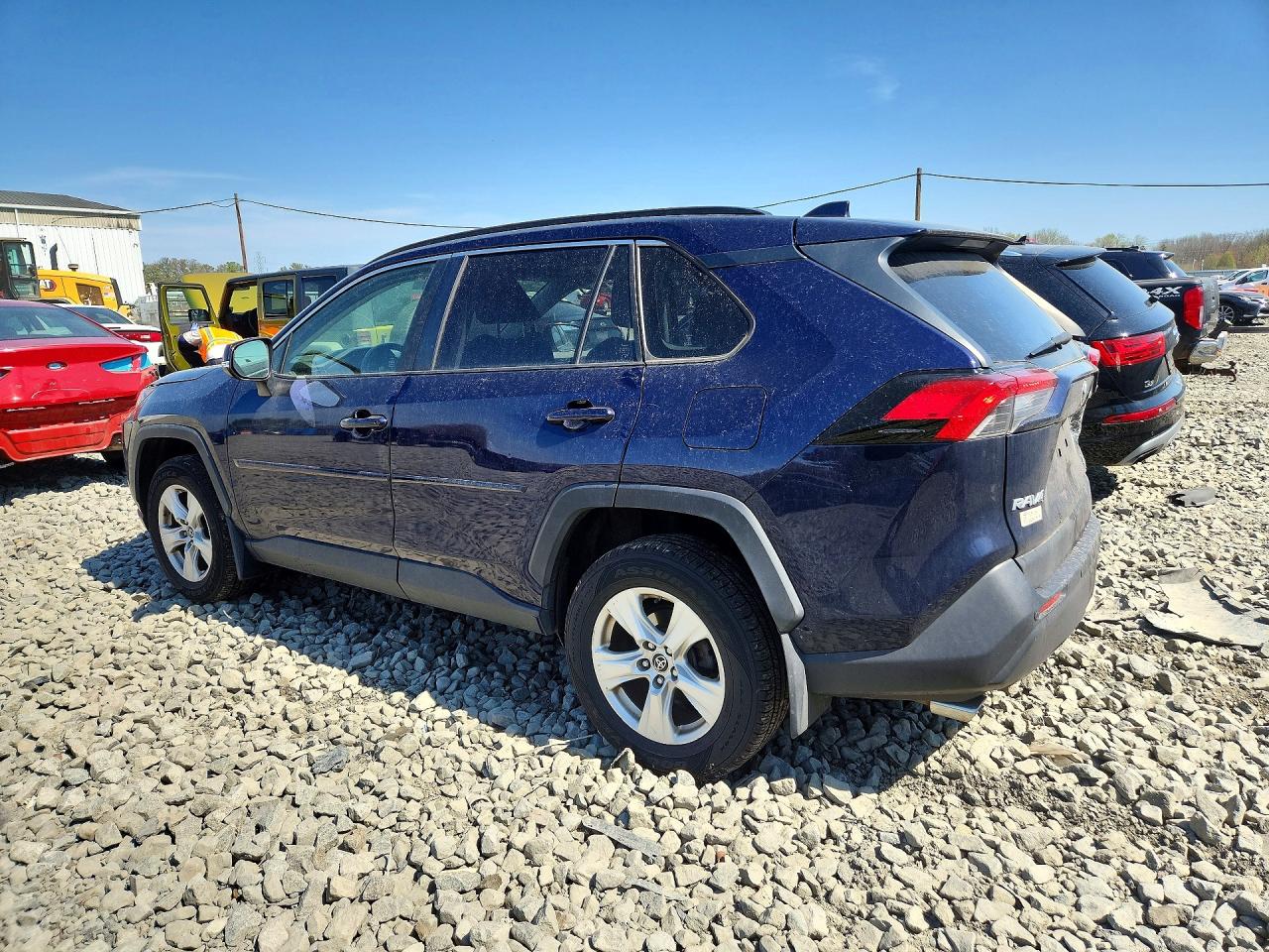 2019 TOYOTA RAV4 XLE photo 3