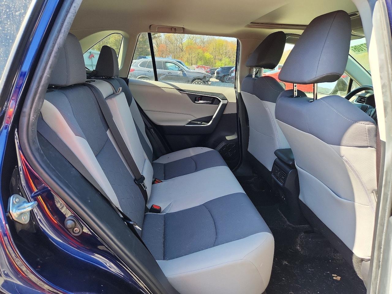 2019 TOYOTA RAV4 XLE photo 19