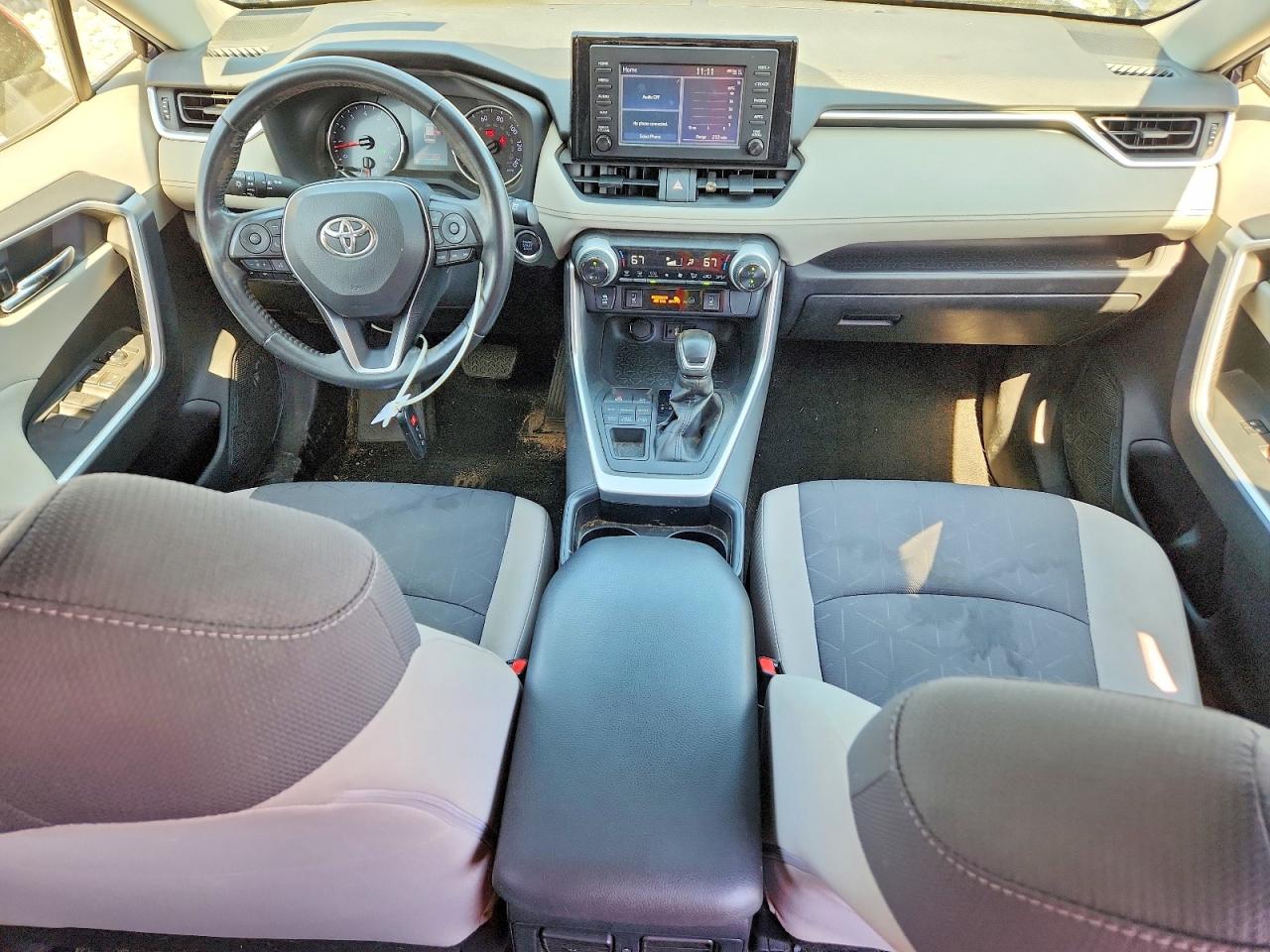 2019 TOYOTA RAV4 XLE photo 15