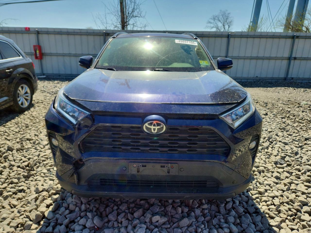 2019 TOYOTA RAV4 XLE photo 9