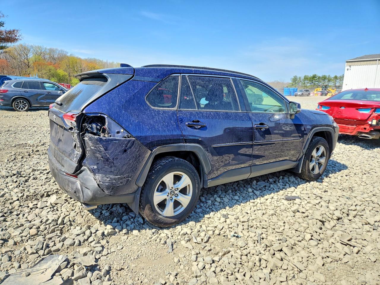2019 TOYOTA RAV4 XLE photo 5