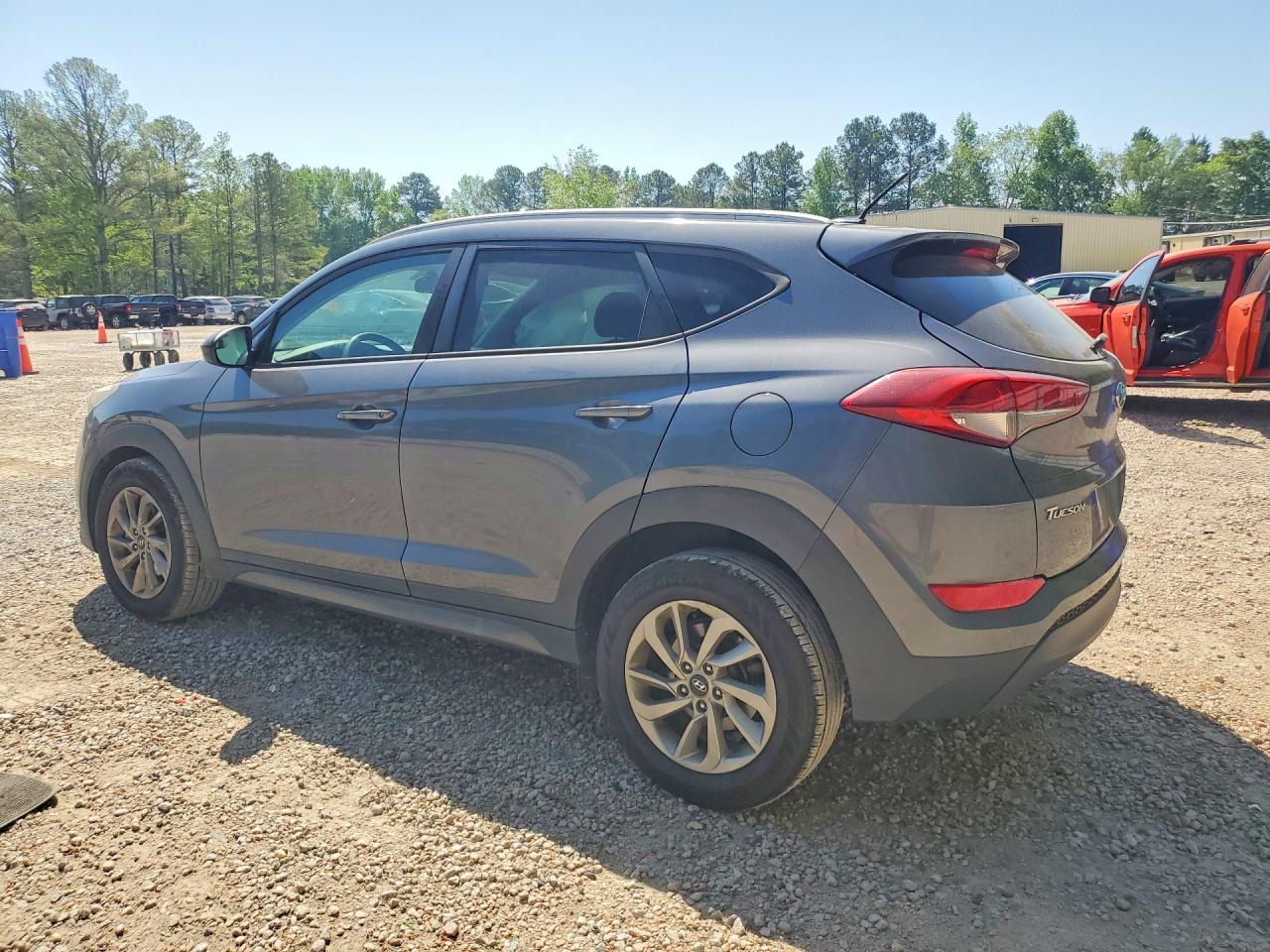 2016 HYUNDAI TUCSON SE photo 3