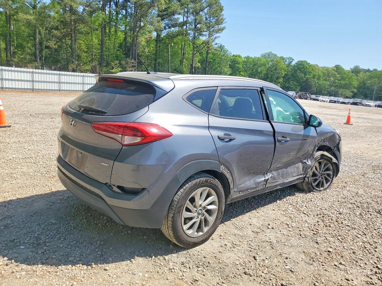 2016 HYUNDAI TUCSON SE photo 5