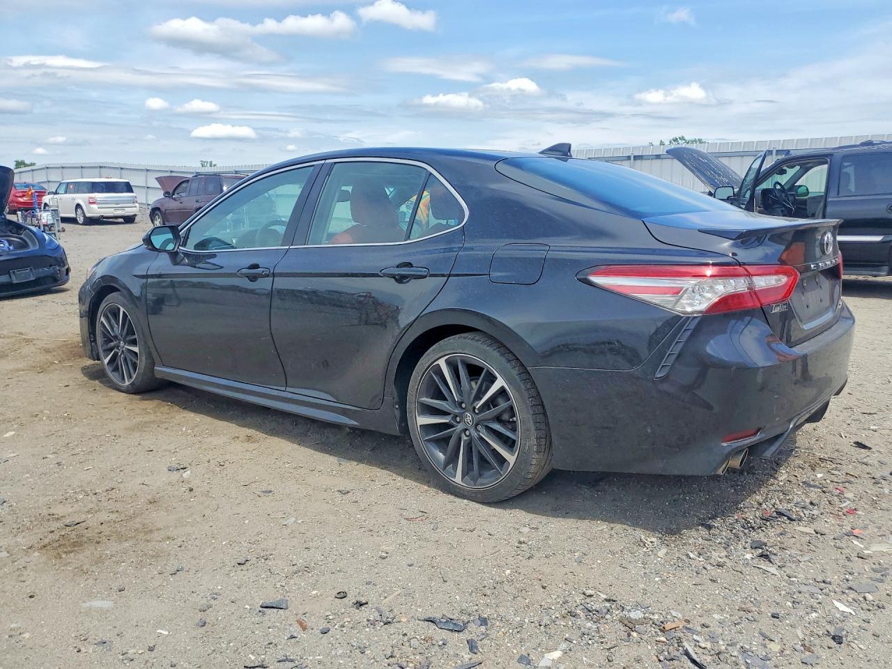 2018 TOYOTA CAMRY XSE V6 photo 2
