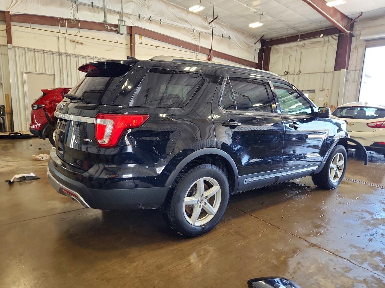 2017 FORD EXPLORER XLT photo 5