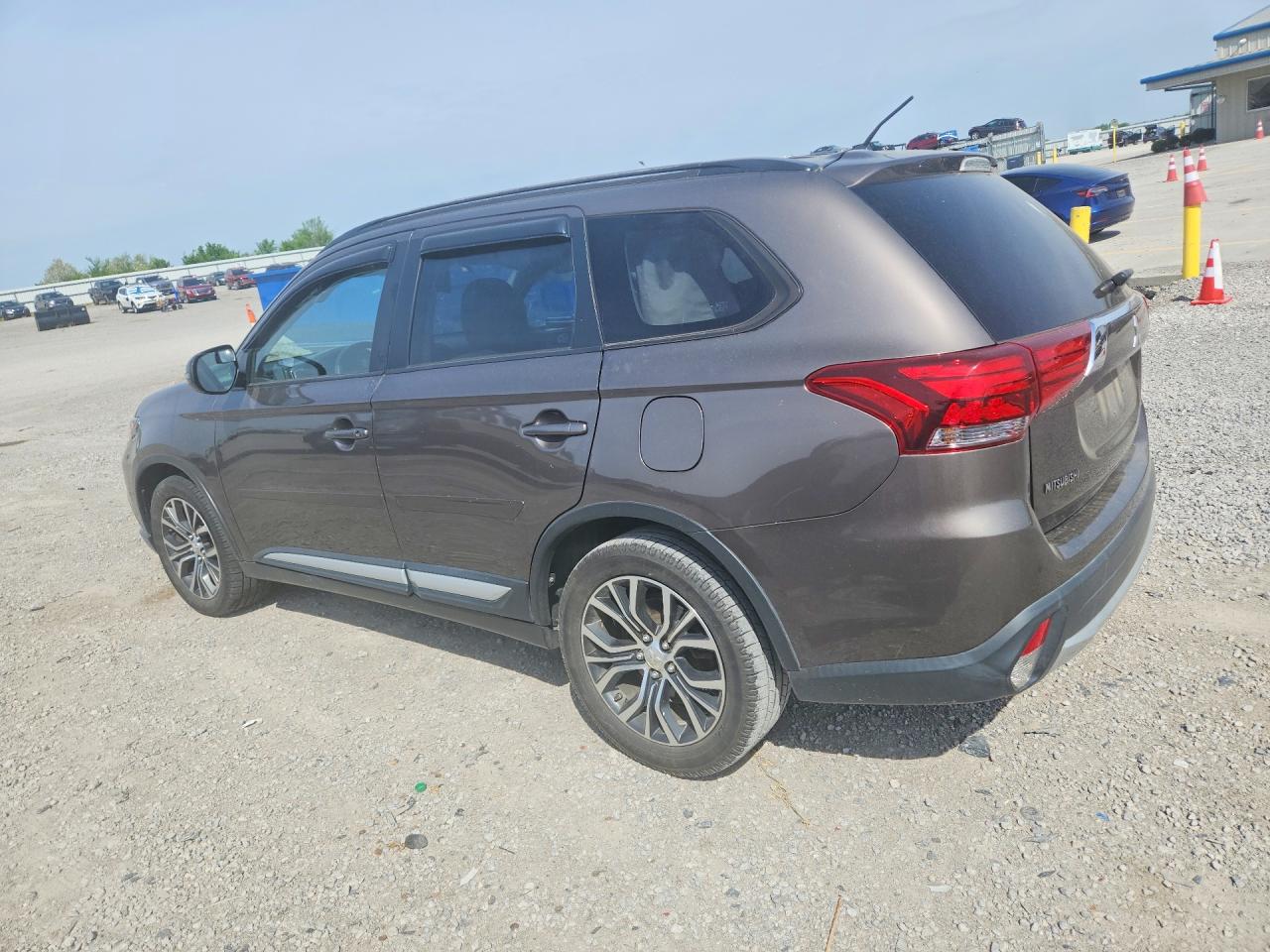 2016 MITSUBISHI OUTLANDER SE photo 4