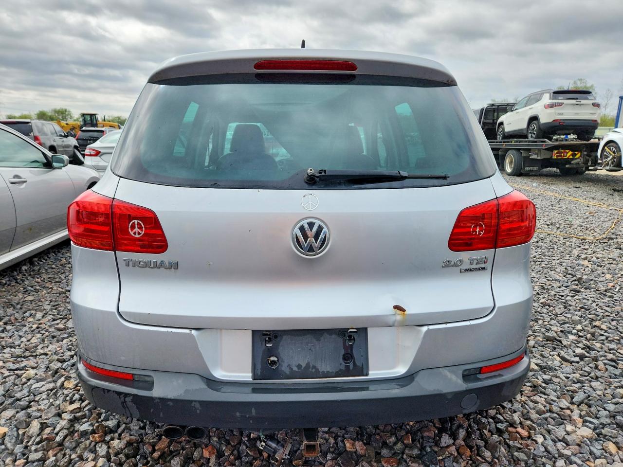 2012 VOLKSWAGEN TIGUAN S photo 16