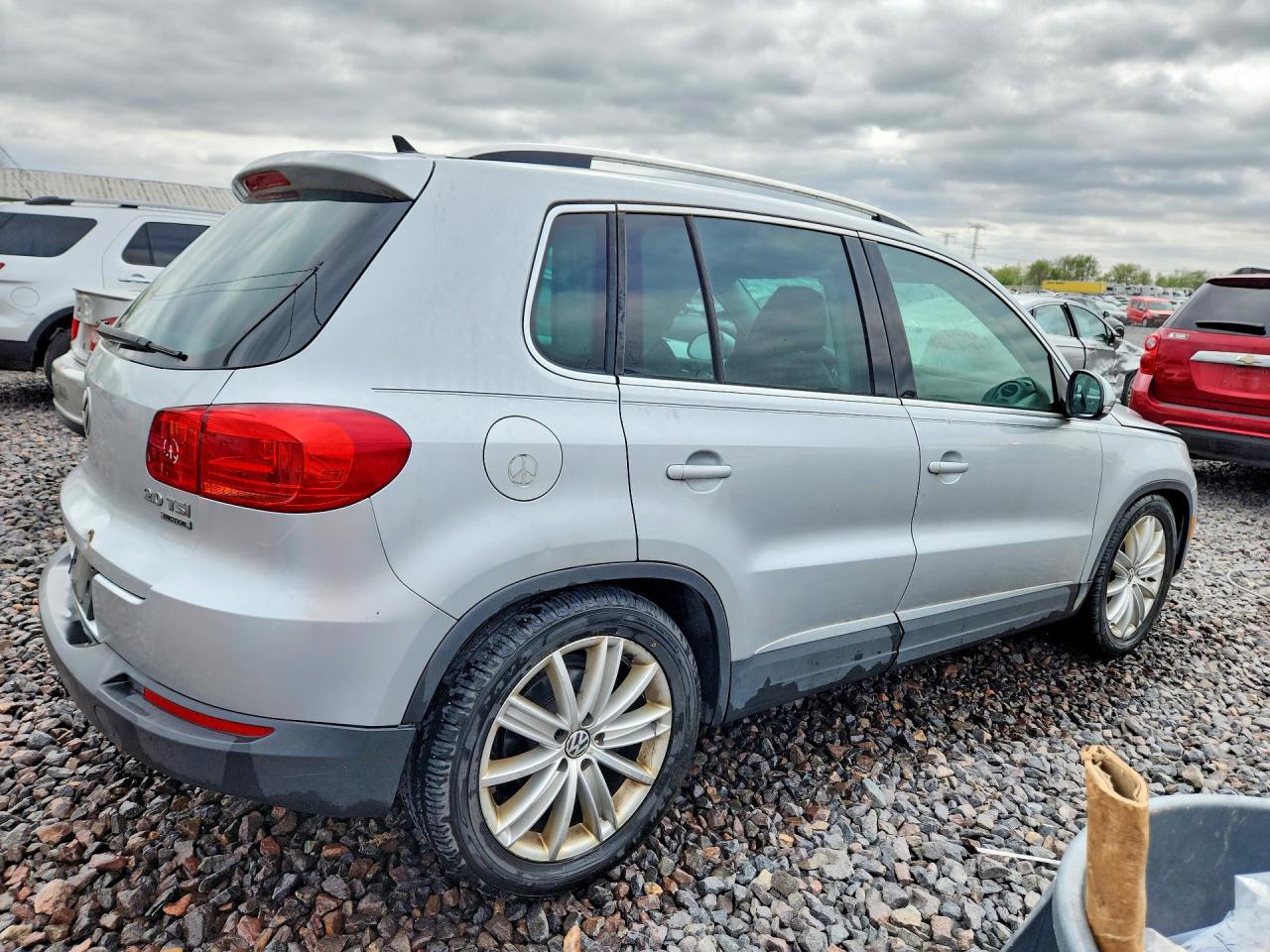 2012 VOLKSWAGEN TIGUAN S photo 7