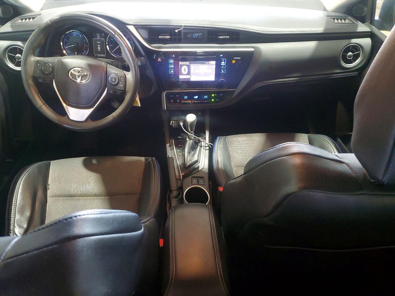 2017 TOYOTA COROLLA SE photo 15