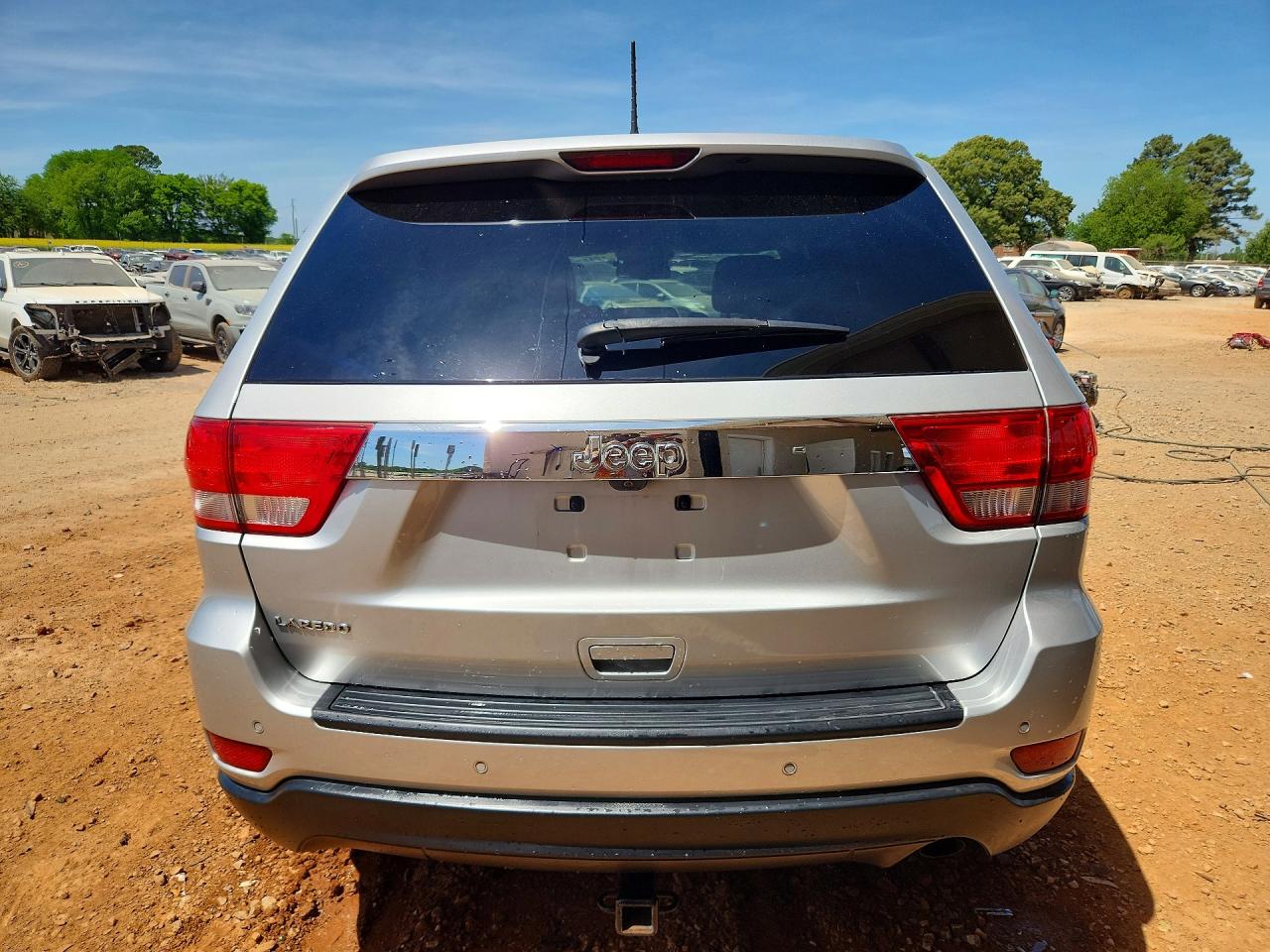 2012 JEEP GRAND CHEROKEE LAREDO photo 11