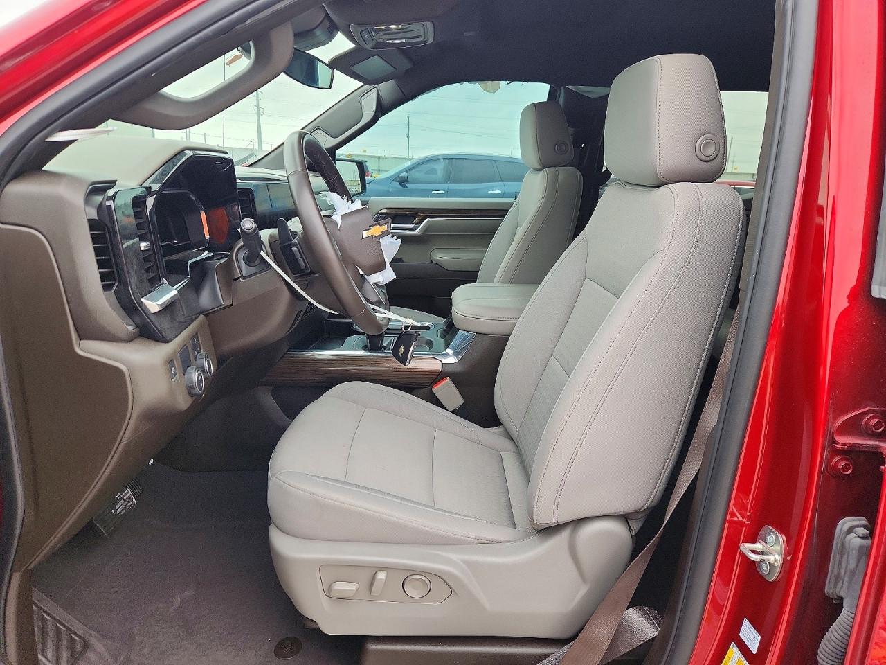 2024 CHEVROLET SILVERADO C1500 LT photo 13