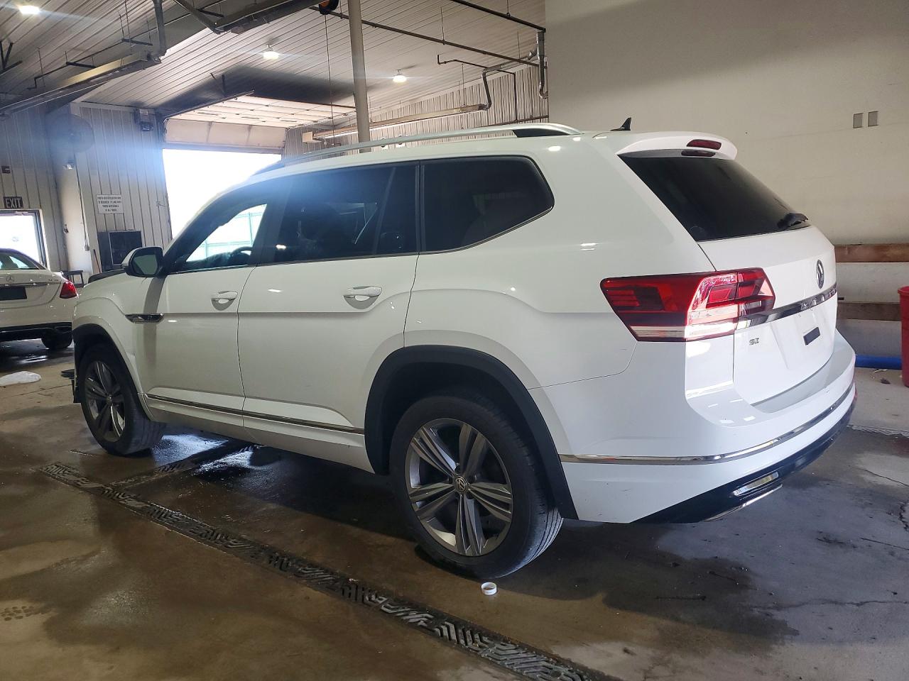 2018 VOLKSWAGEN ATLAS SE photo 3