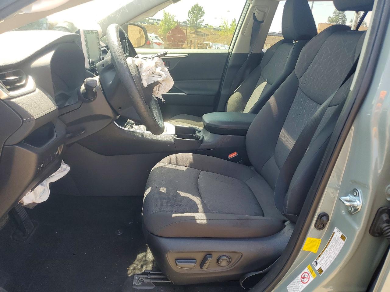 2019 TOYOTA RAV4 XLE photo 13