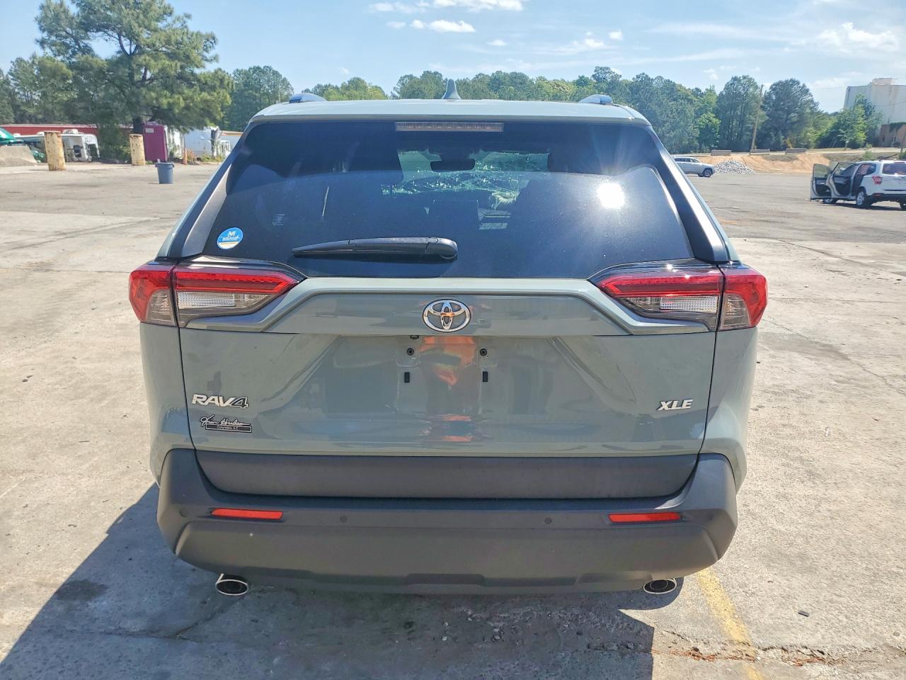 2019 TOYOTA RAV4 XLE photo 11