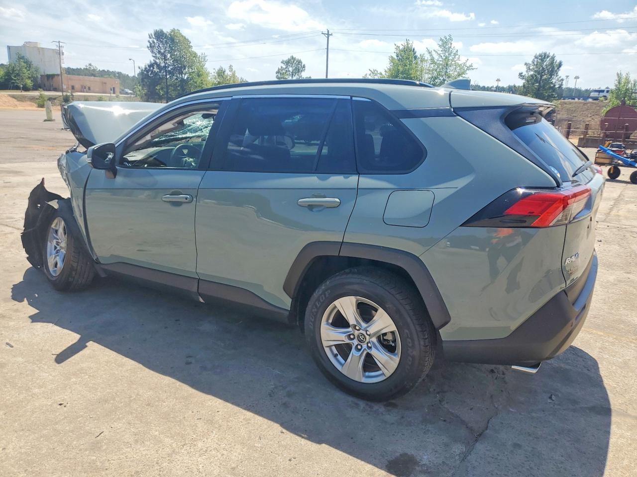 2019 TOYOTA RAV4 XLE photo 3