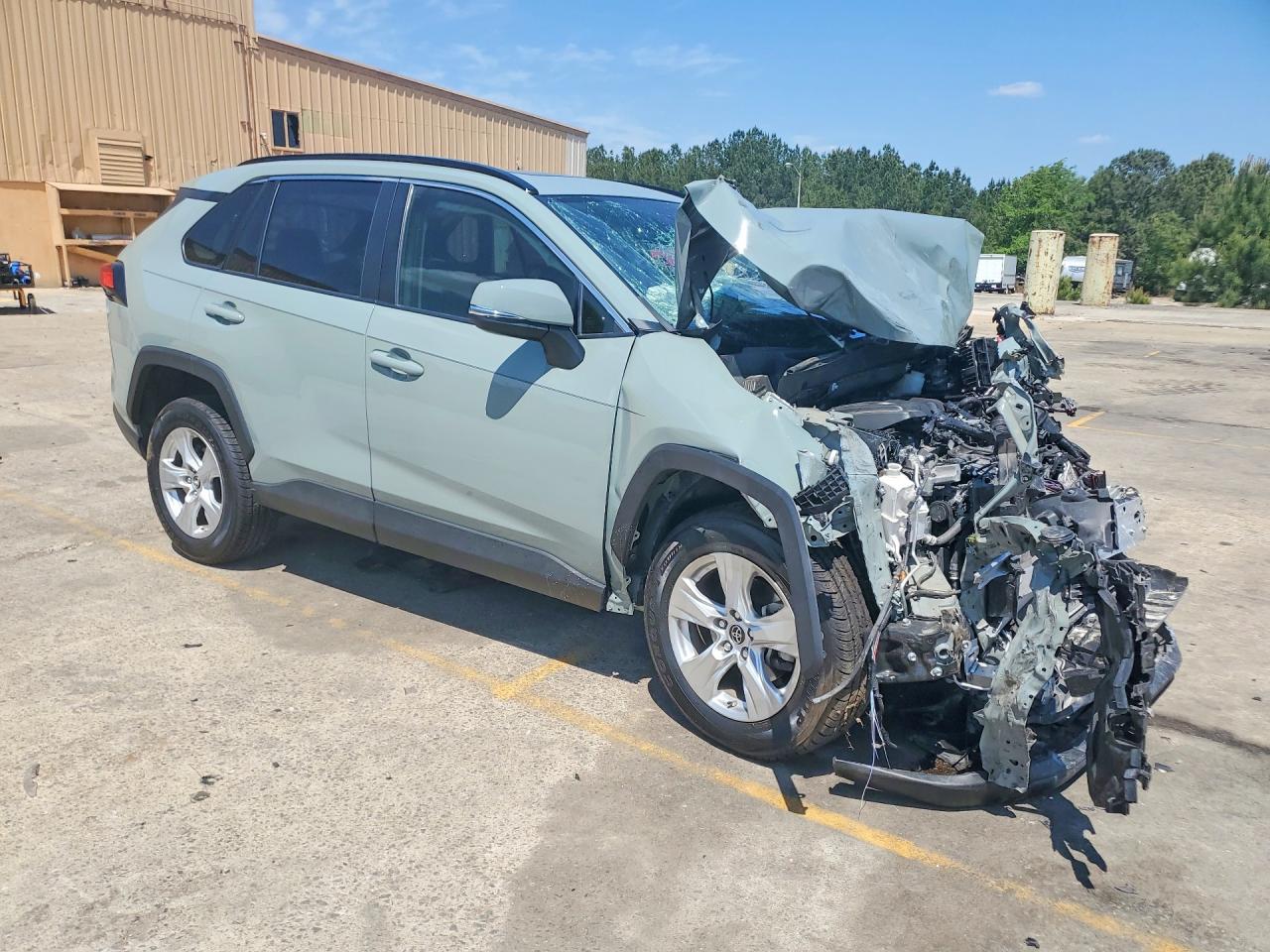 2019 TOYOTA RAV4 XLE photo 7
