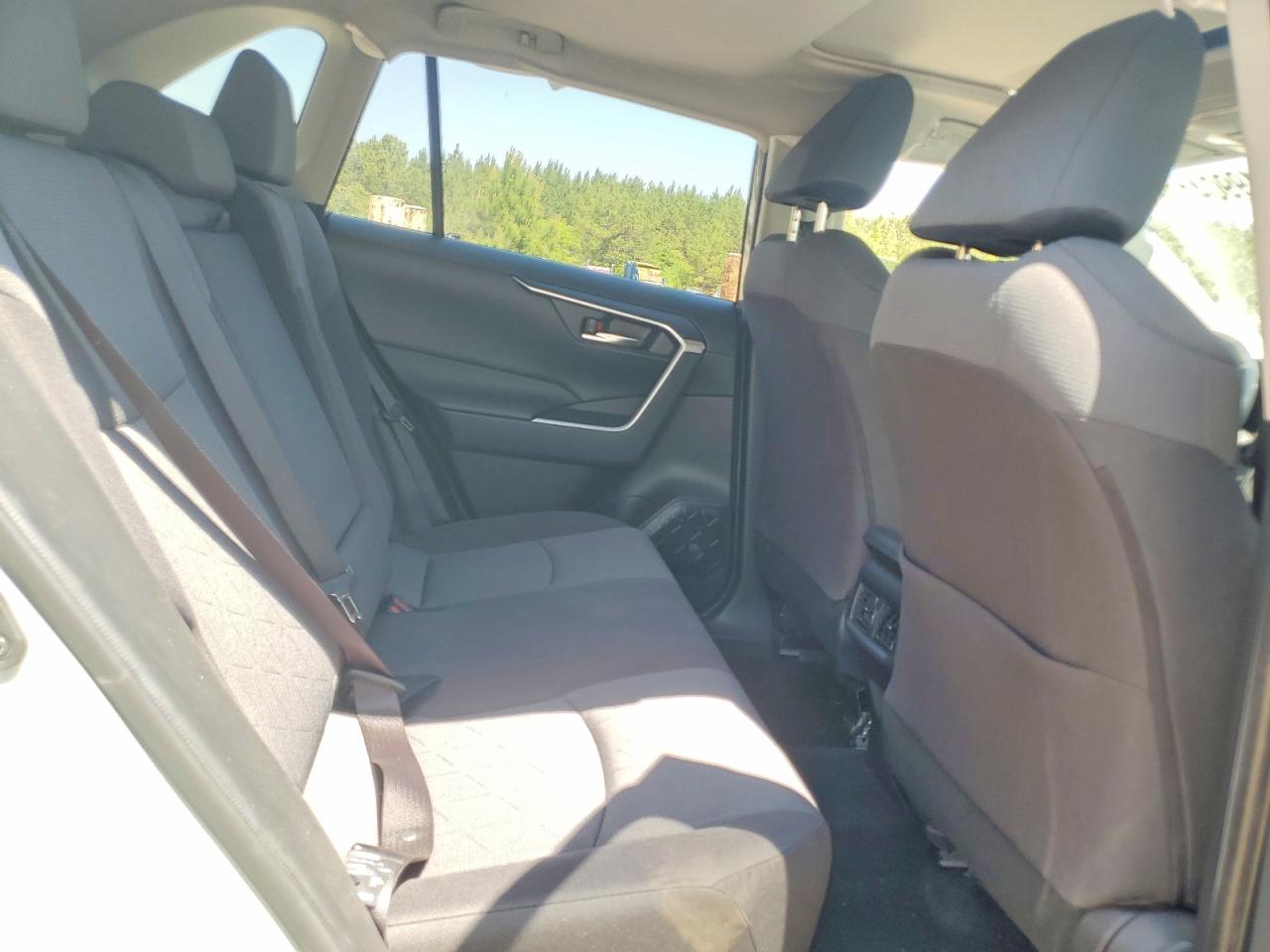 2019 TOYOTA RAV4 XLE photo 19