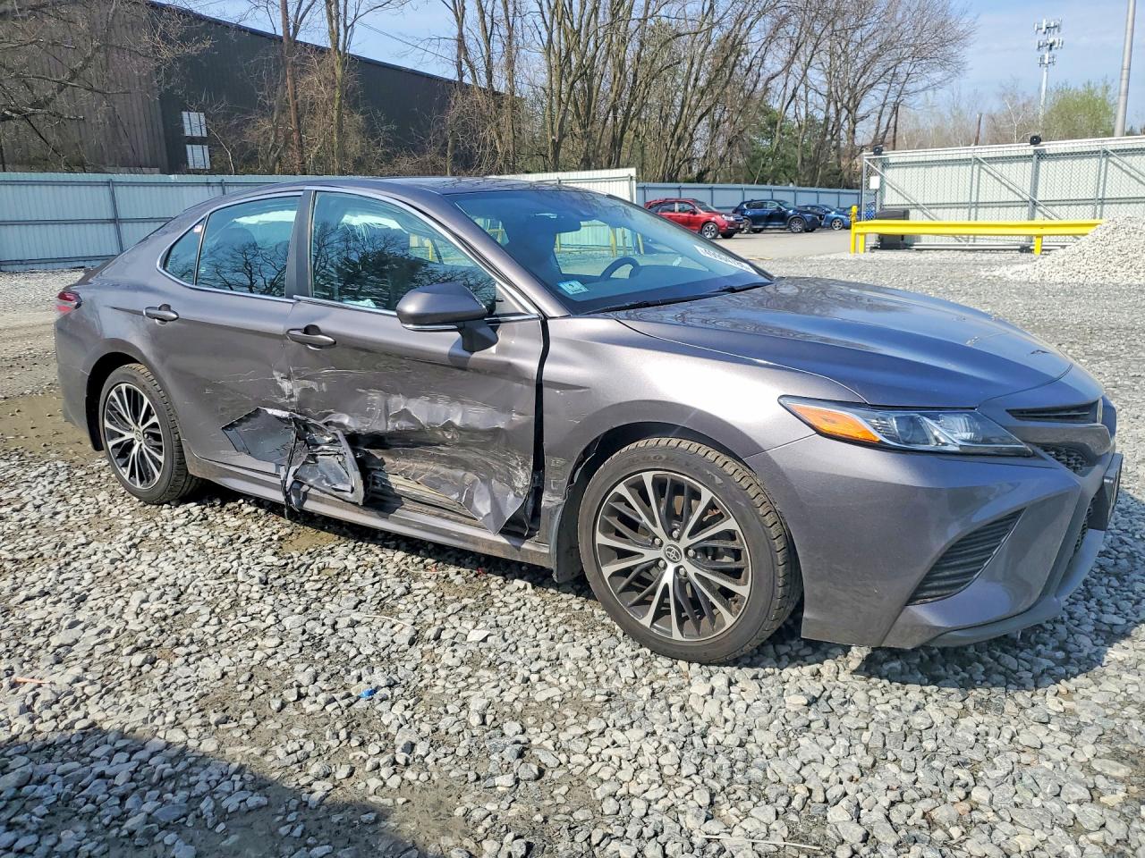 2020 TOYOTA CAMRY SE photo 4