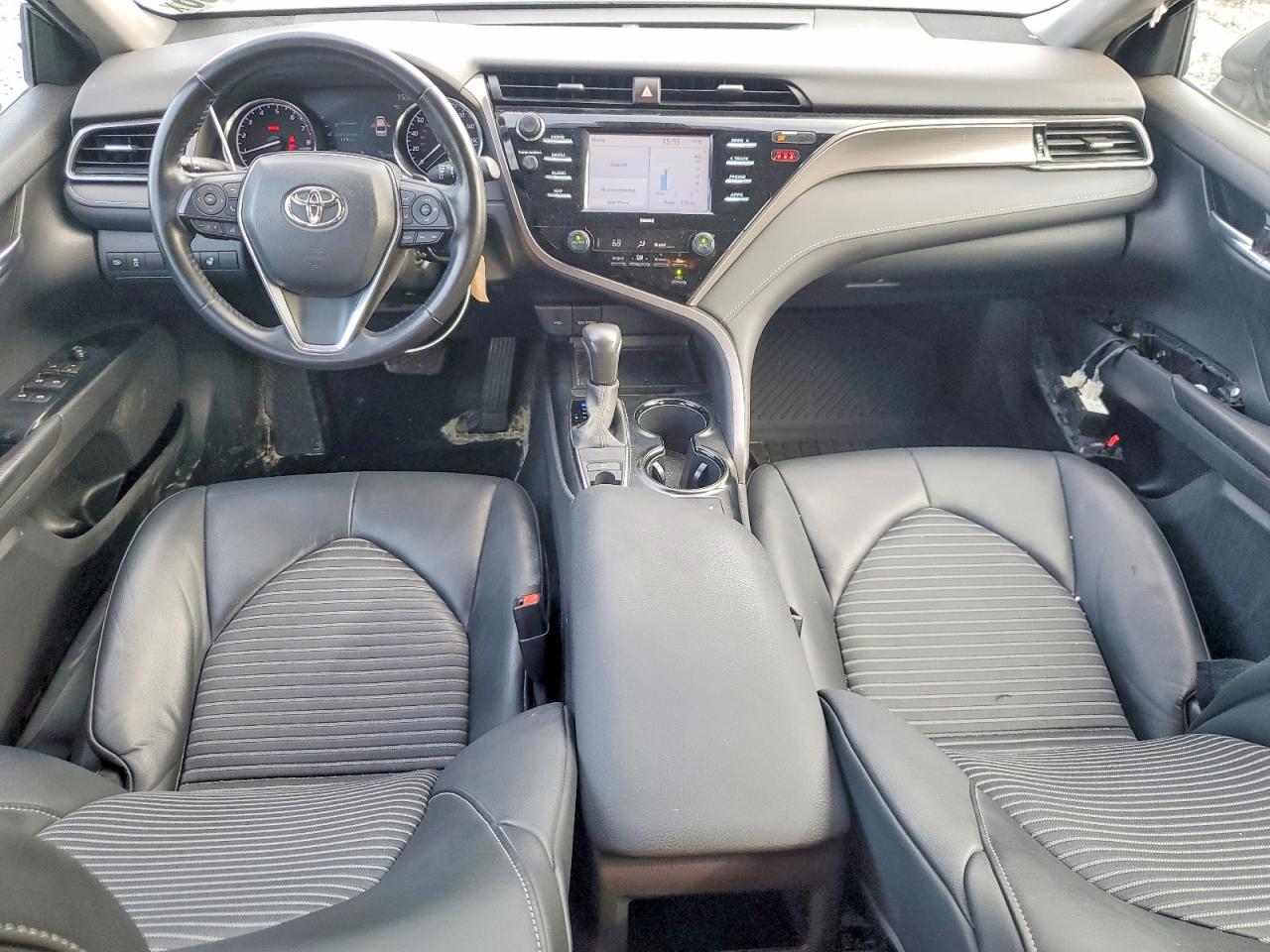 2020 TOYOTA CAMRY SE photo 8