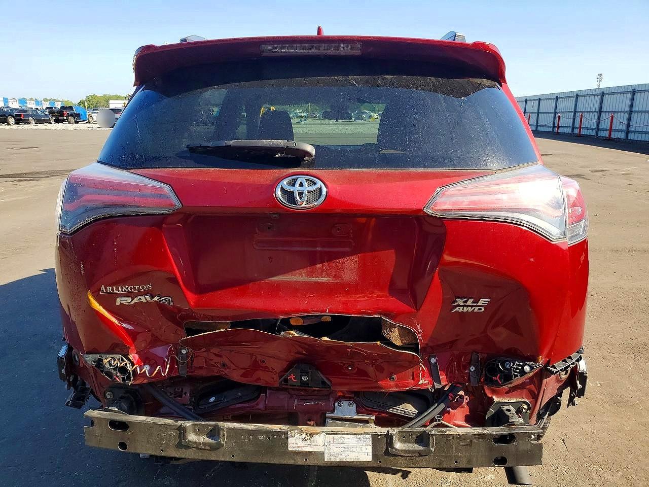 2018 TOYOTA RAV4 XLE photo 11