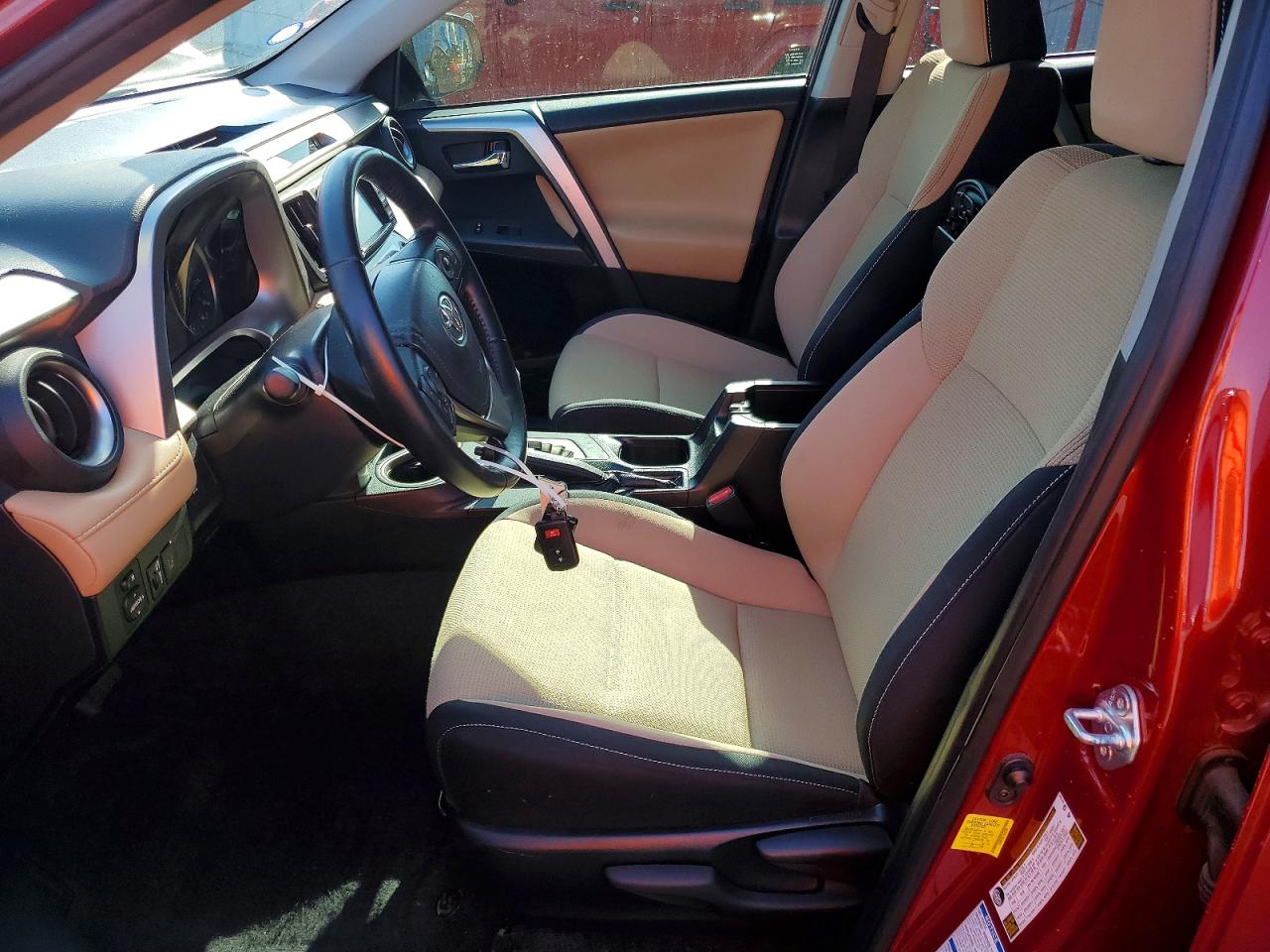 2018 TOYOTA RAV4 XLE photo 13