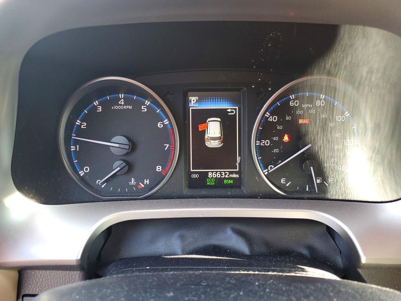 2018 TOYOTA RAV4 XLE photo 17
