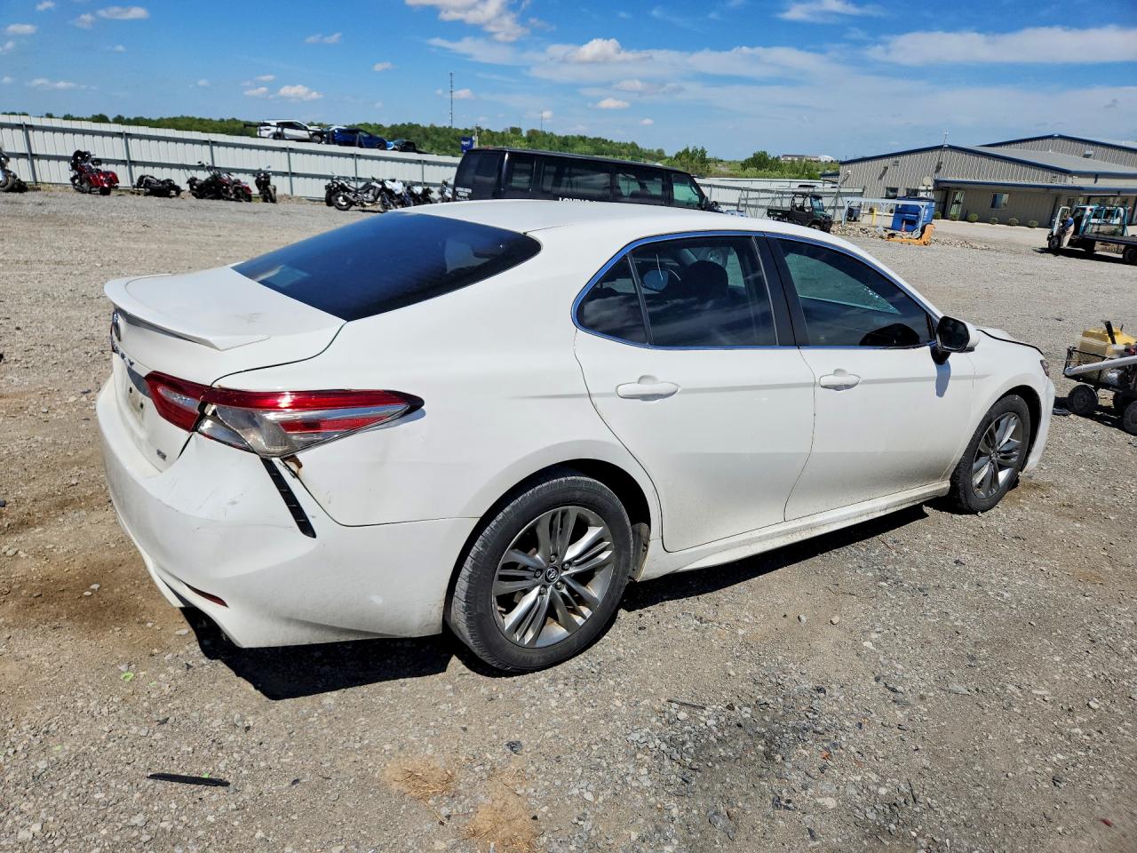 2018 TOYOTA CAMRY SE photo 7