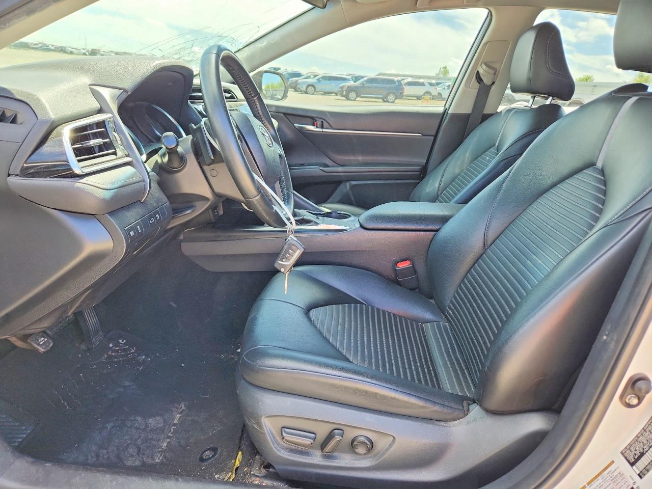2018 TOYOTA CAMRY SE photo 19
