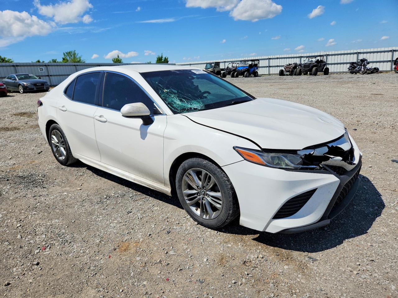 2018 TOYOTA CAMRY SE photo 10