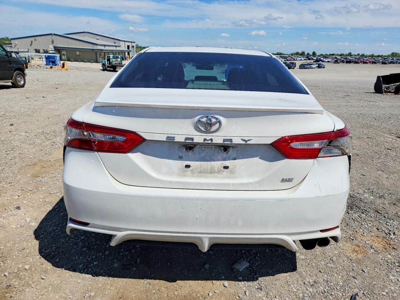 2018 TOYOTA CAMRY SE photo 16