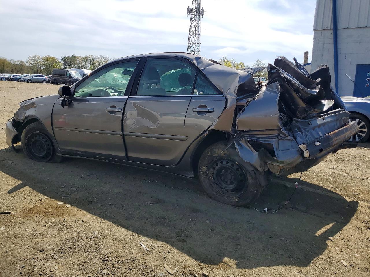 2005 TOYOTA CAMRY LE photo 2