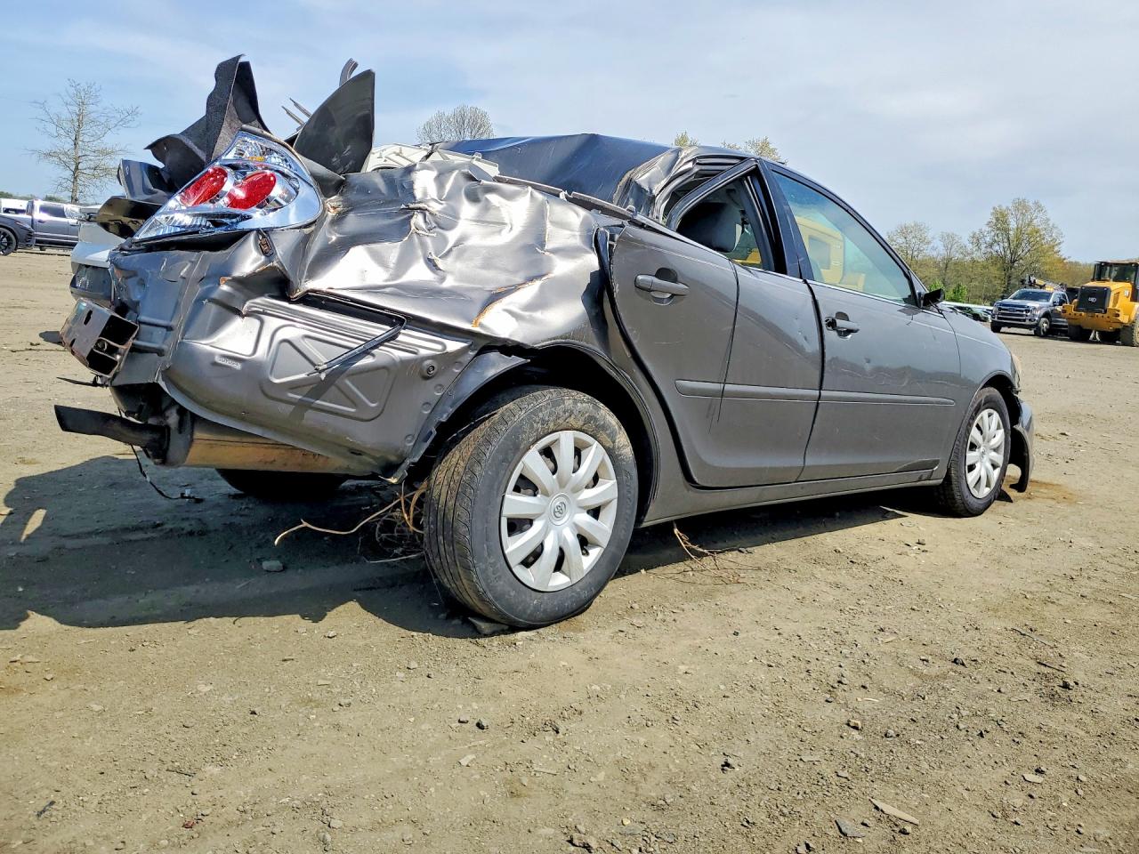 2005 TOYOTA CAMRY LE photo 3