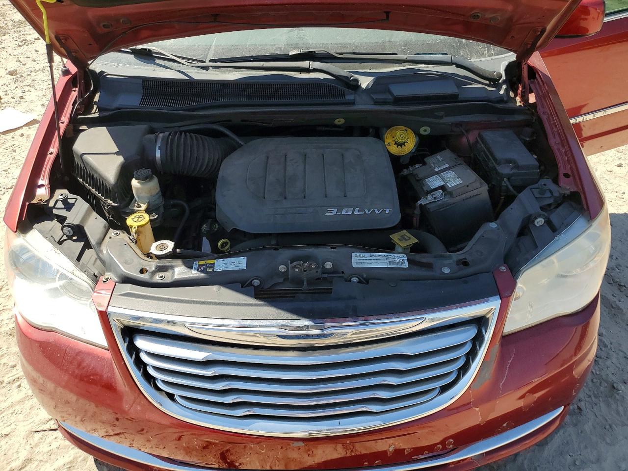2015 CHRYSLER TOWN & COUNTRY TOURING photo 12